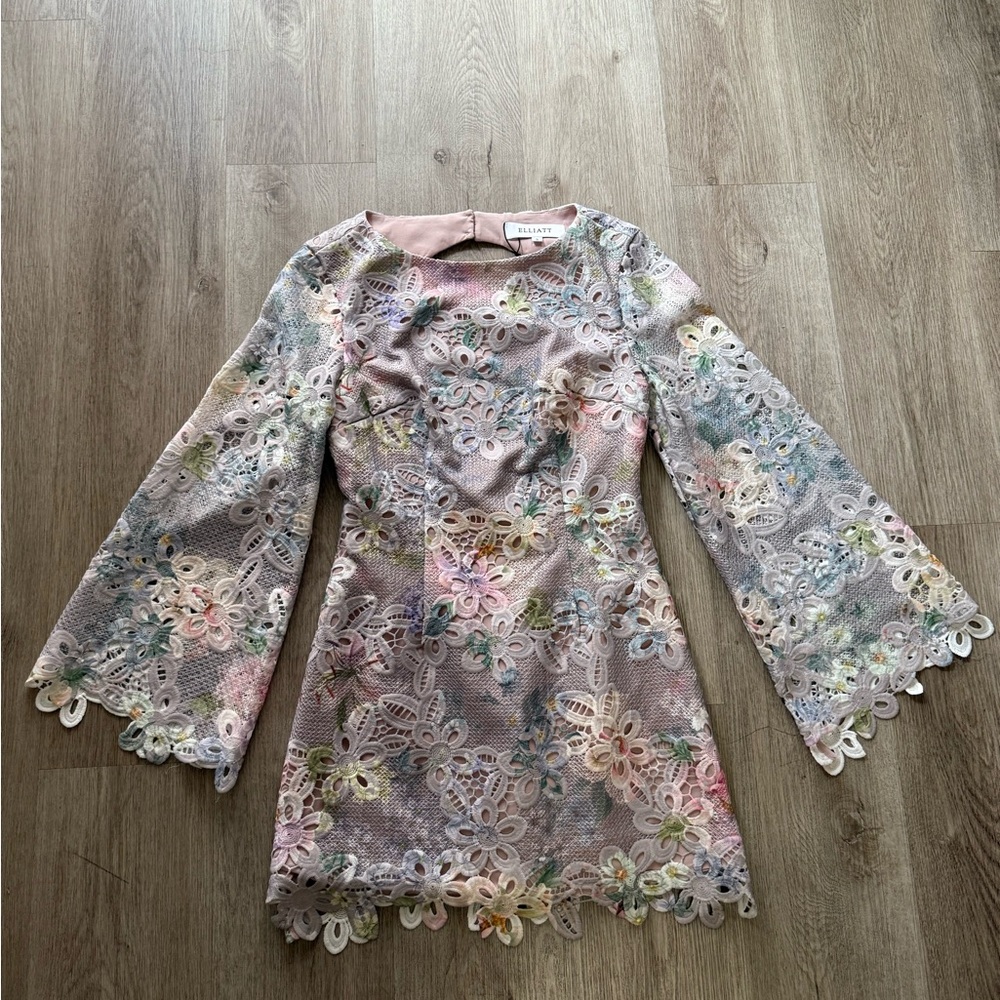 elliatt jacinta taupe floral lace embroidered long sleeve mini dress small NEW - Picture 8 of 9